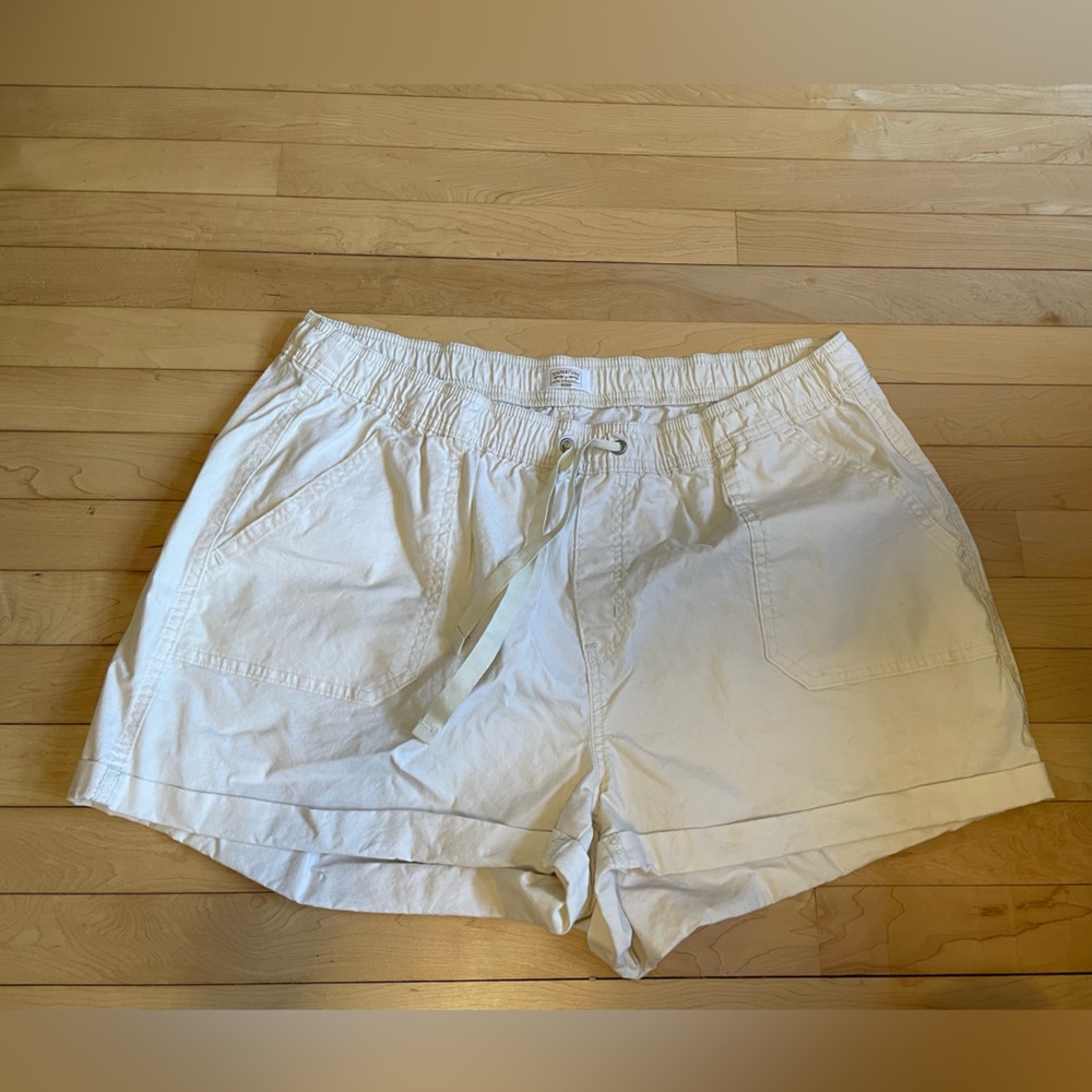 Levi’s White Linen Shorts W36